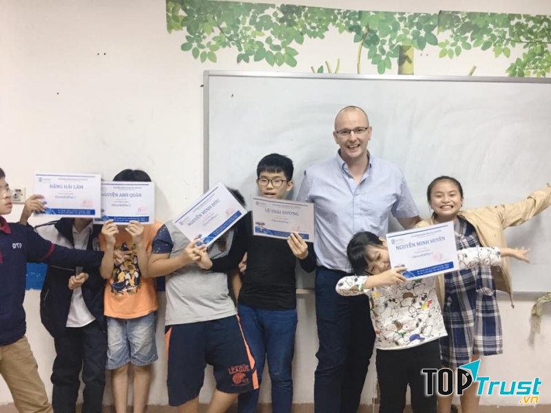 Được giao tiếp với giáo viên bản xứ