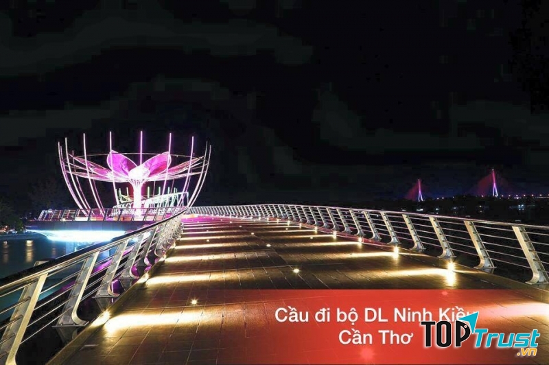 Cầu đi bộ từ bến Ninh Kiều qua cồn Cái Khế