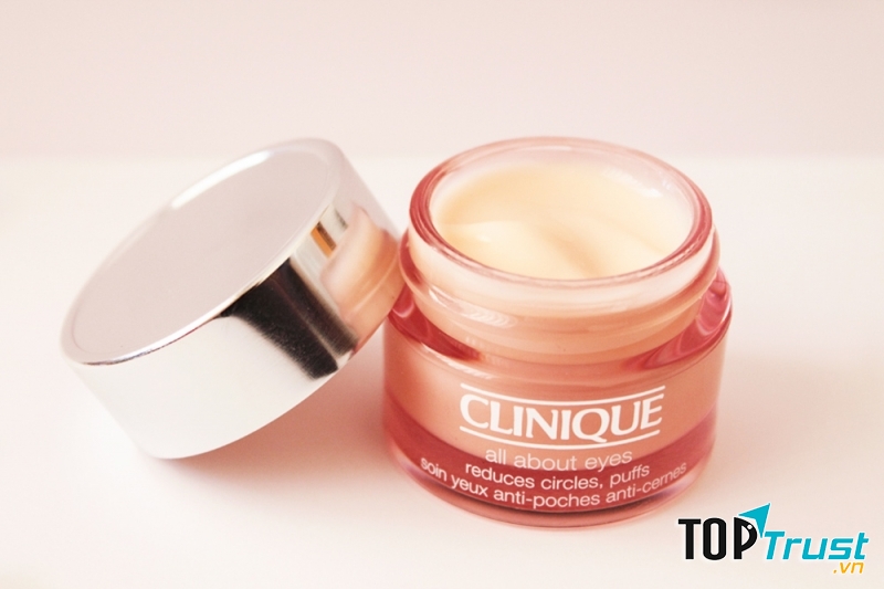 Bên trong hộp kem mắt Clinique gồm những thành phần tốt