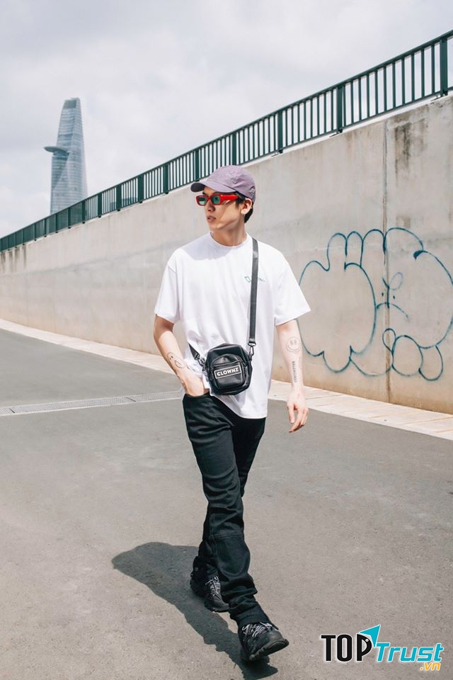 ClownZ là địa điểm kinh doanh thời trang nam theo phong cách Hàn Quốc được nhiều bạn trẻ yêu thích