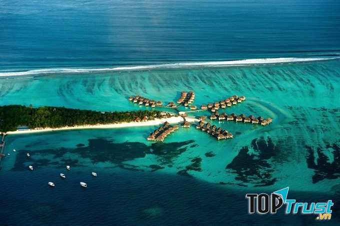 Club Med Kani, Maldives có hình bông hoa 6 cánh nở rộ trên biển
