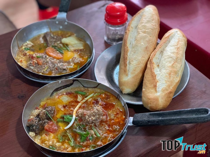 Cô Ba - Bánh Mì Ốp La Chảo