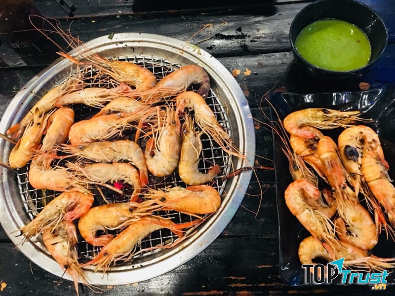 Một trong những địa chỉ buffet nướng không nên bỏ lỡ mà Toplist muốn gợi ý đên bạn chính là Cô Ba Còi Buffet.