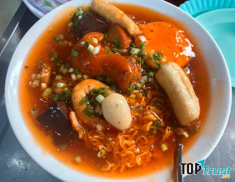  Tô bánh canh đậm đà, được bày trí gọn gàng sạch sẽ