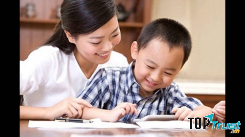 Cố gắng học cùng con mỗi ngày.