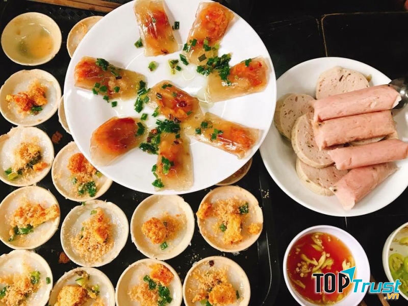 Món đặc trưng của Cô Giang quán chính là bánh bèo nước, đậm dư vị xứ Nghệ.