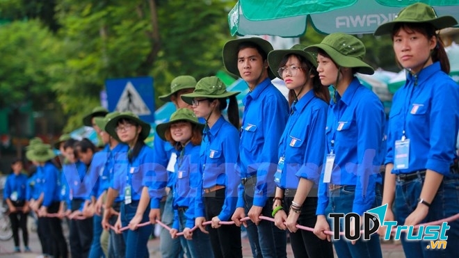 Luôn luôn nhiệt tình, tự tin.