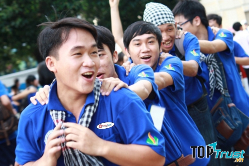 Có khả năng chịu trách nhiệm.