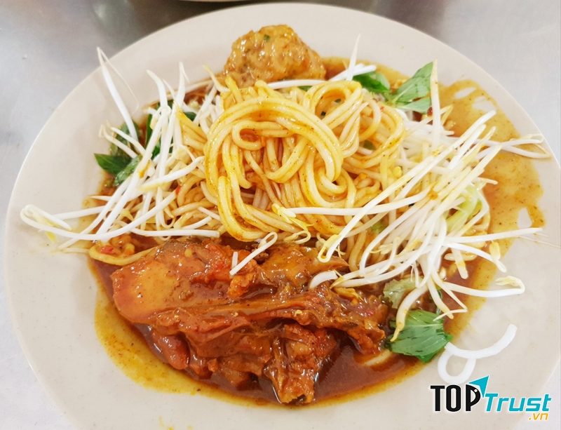 Bánh tầm Cari cay quán Cô Lan