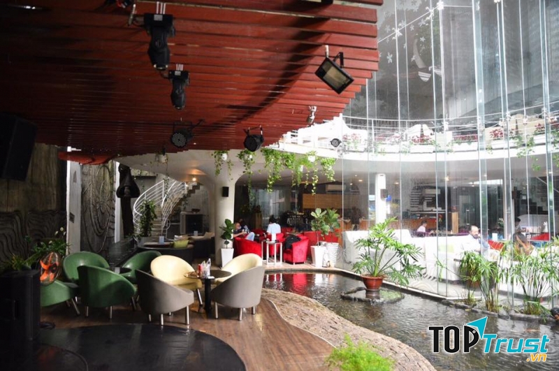 Cỏ May Saigon Cafe