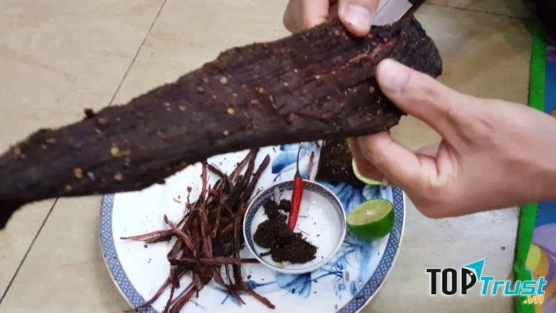 Thịt trâu gác bếp