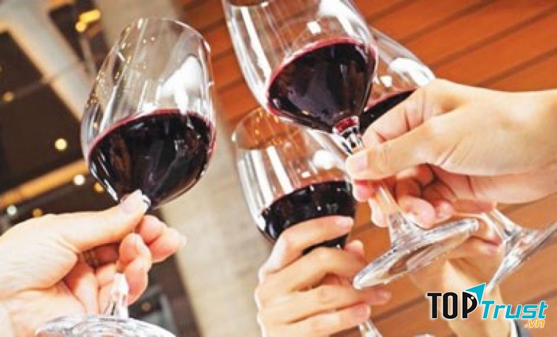 Bạn nên uống 1 chút rượu, bia để công việc kinh doanh trở nên thuận lợi hơn