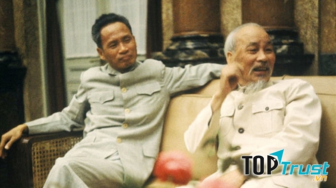 Chủ tịch Hồ Chí Minh và Thủ tướng Phạm Văn Đồng năm 1965 - Ảnh: Romano Cagnoni