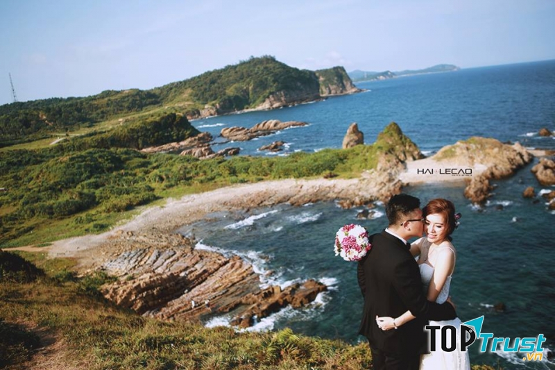 Chụp ảnh cưới ở biển Hồng Vàn Cô Tô​