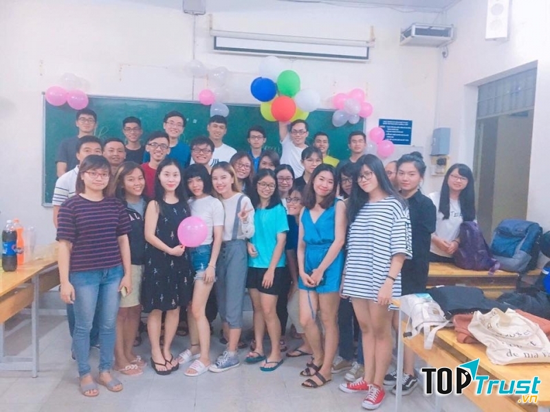 Lớp học ielts của cô giáo Trần Tố Linh