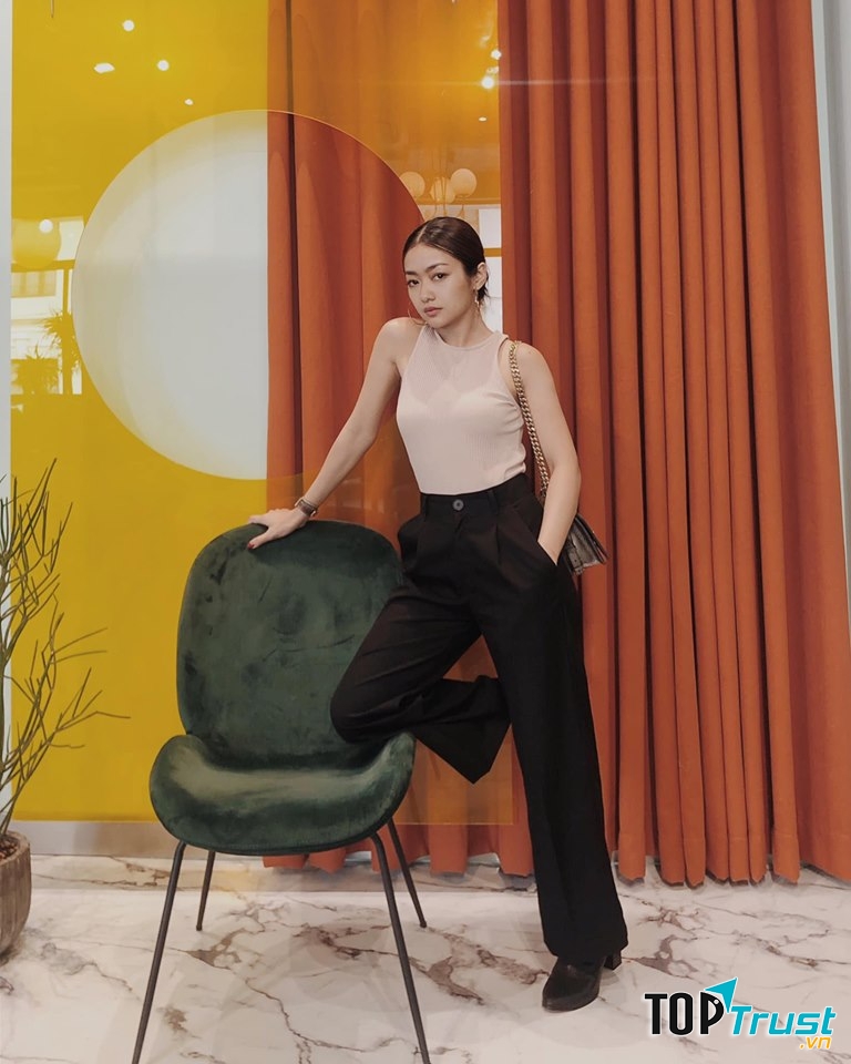 Các mẫu quần áo của Coble Clothing thiết kế rất đơn giản, từ màu sắc đến kiểu dáng nhưng rất bắt mắt và không nhàm chán