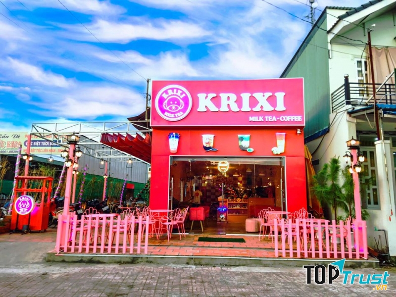 Quán trà sữa tràn ngập sắc hồng