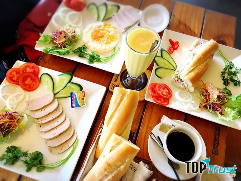 Đồ ăn tại quán