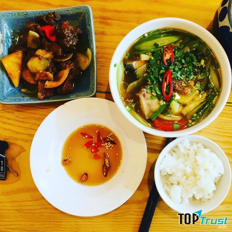 Cơm Bờ Kè Quán