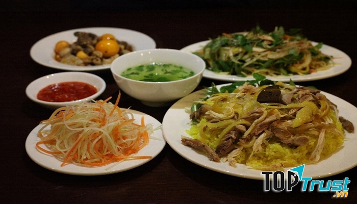 Cơm gà bà Buội