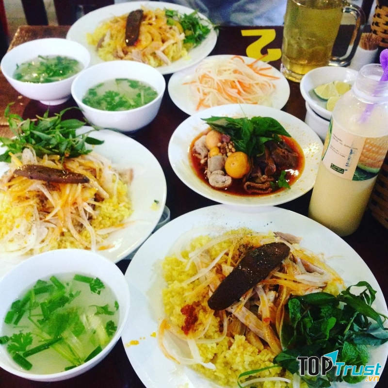 Quán chuyên các món ăn dân dã của Việt Nam.