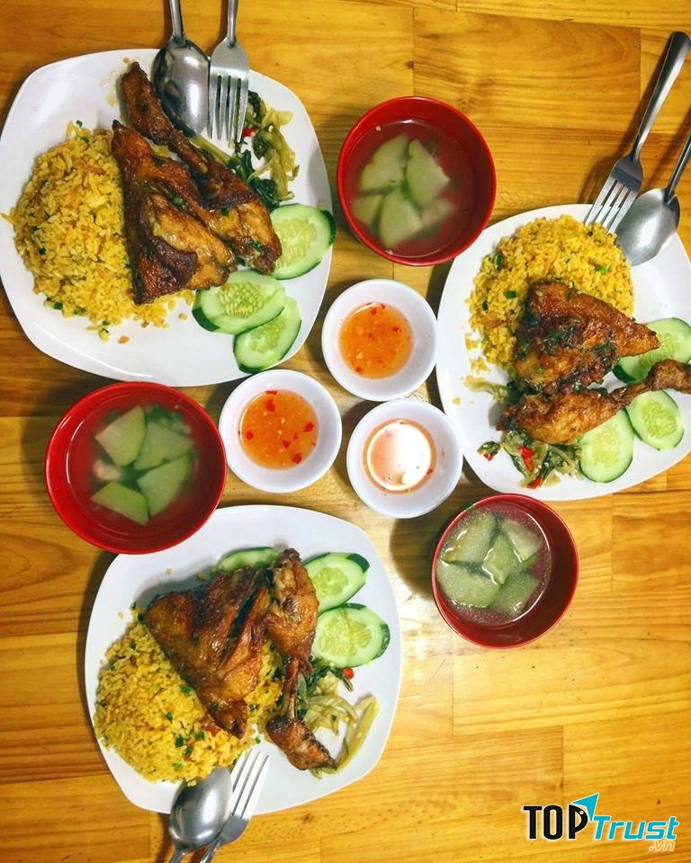 Đồ ăn đầy đặn, được trình bày bắt mắt