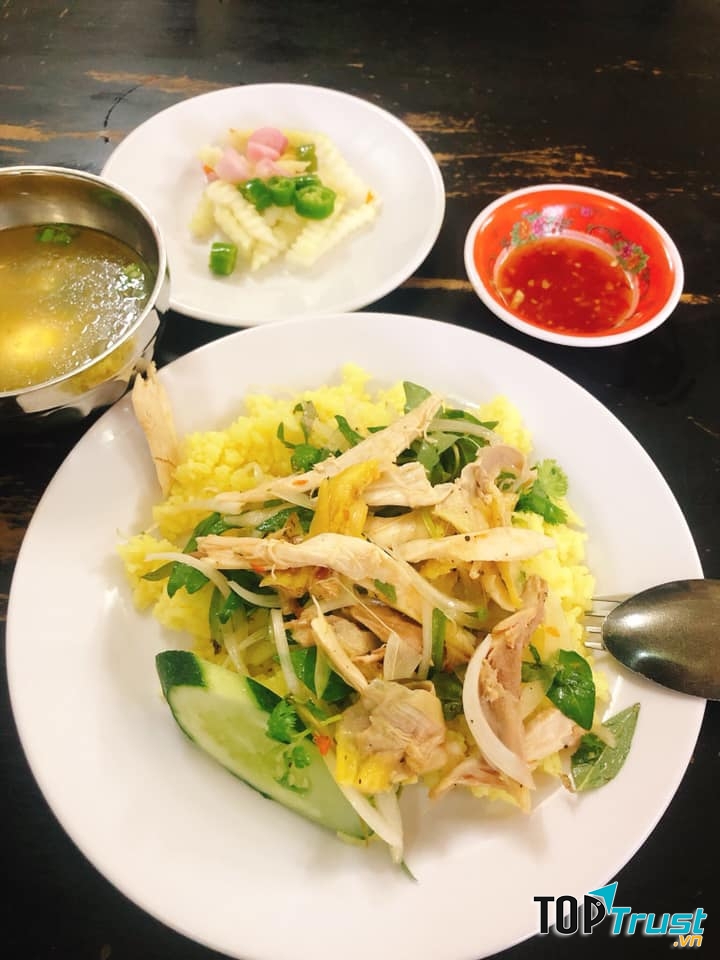 Cơm gà Hoàng Yến