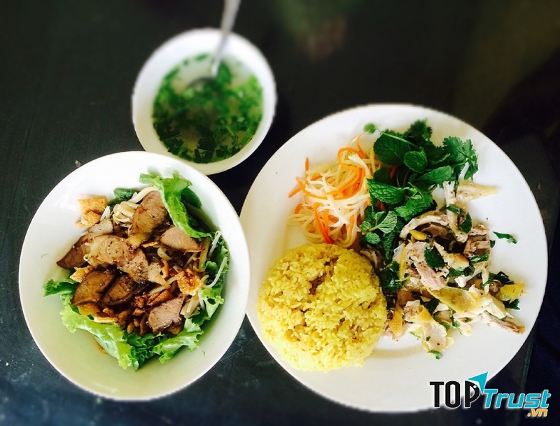 Cơm Gà Núi Một