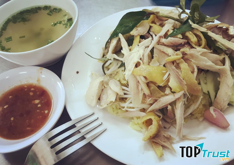 Món cơm gà Tuyết Nhung nổi danh khắp nơi