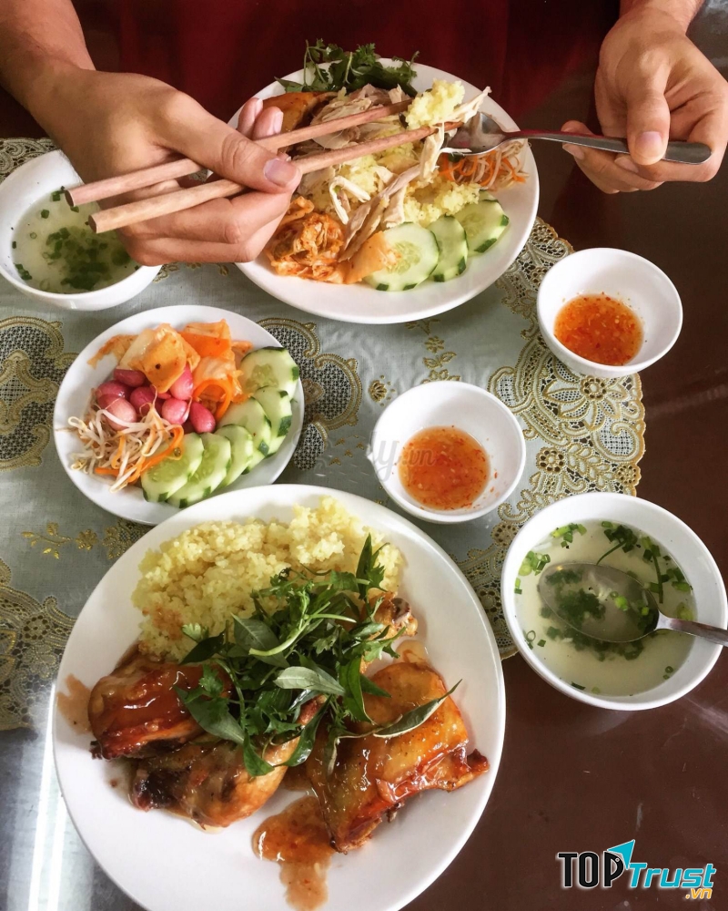 Cơm gà xối mỡ