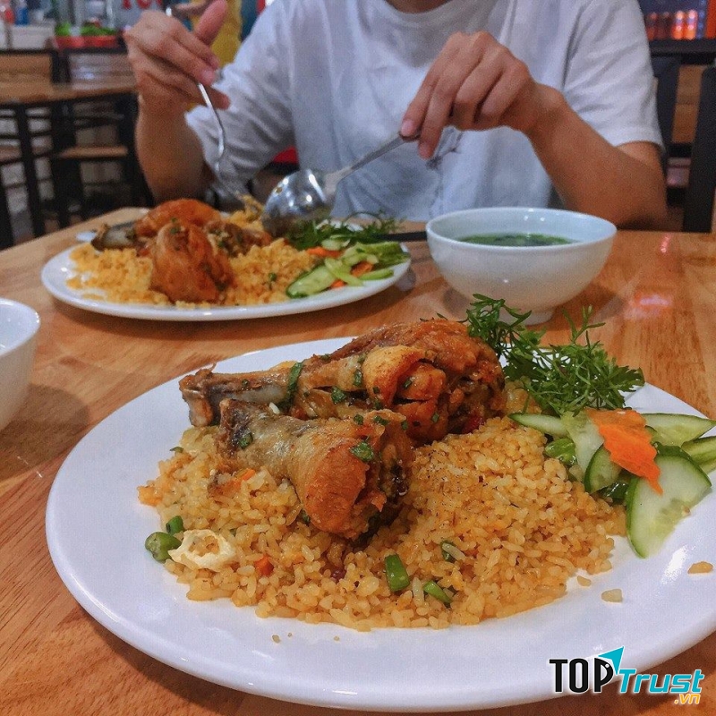 Cơm Gà Xối Mỡ Hoàng Nam