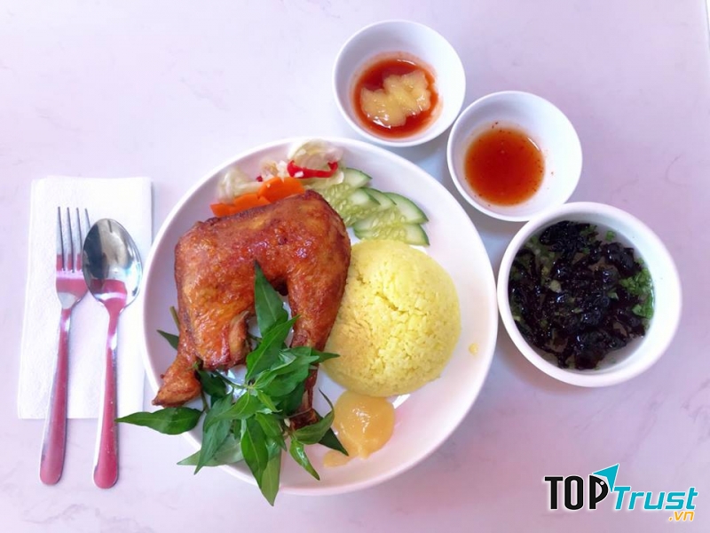 Cơm Gà Xối Mỡ Huy Louis