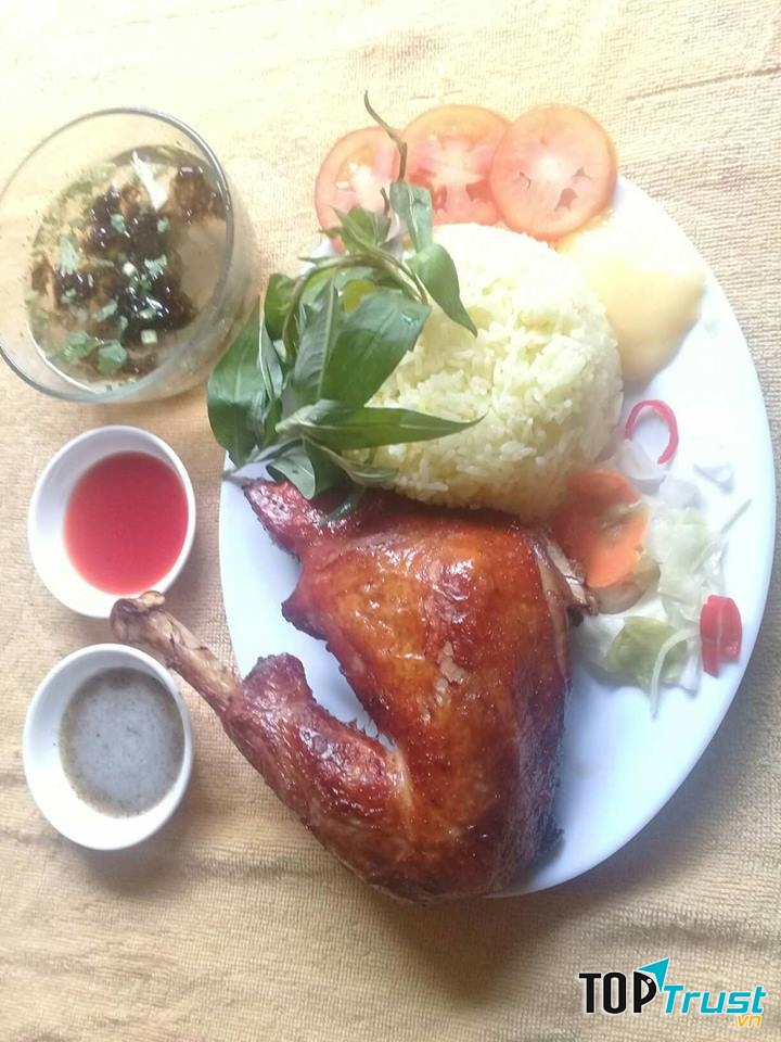 Cơm Gà Xối Mỡ Huy Louis