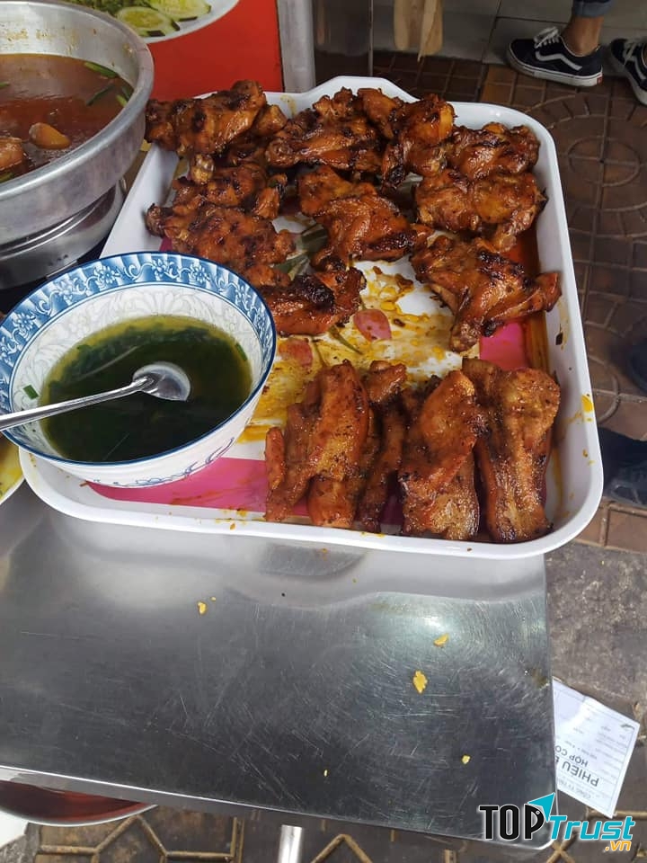 Cơm gà xối mỡ Ngọc Hằng