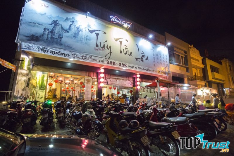 Cơm gia đình Túy Tử Lầu