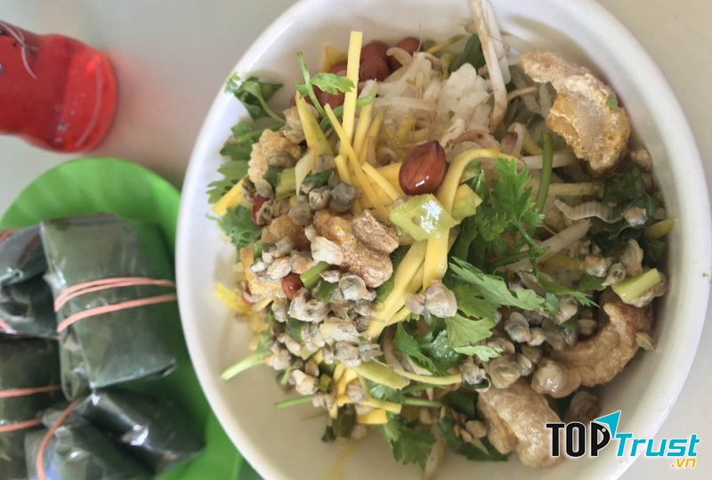 Cơm hến – bún hến Lành