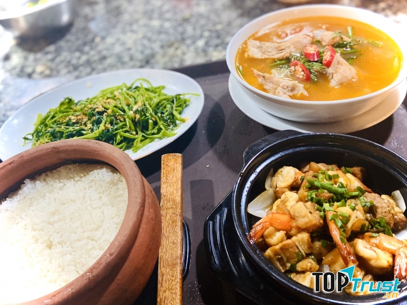 Cơm niêu Đại Việt