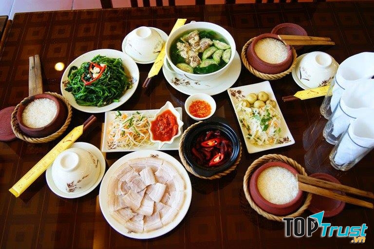 Cơm Niêu Giỏ Cua Đồng – Nguyễn Tri Phương