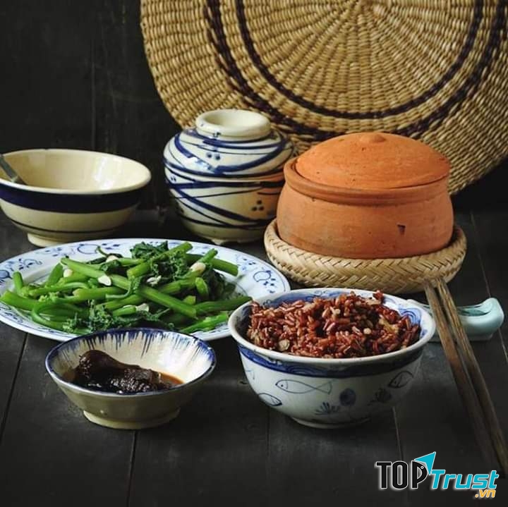 Cơm Niêu Hương Việt