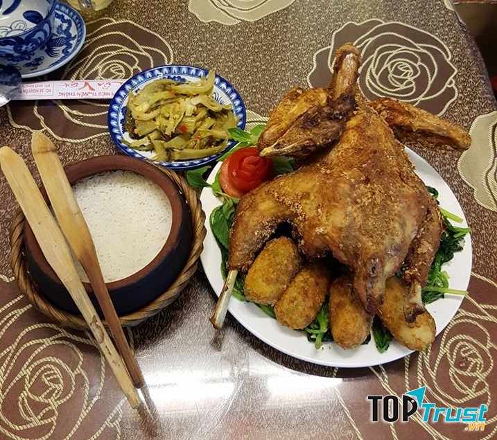 Cơm niêu Lửa Việt