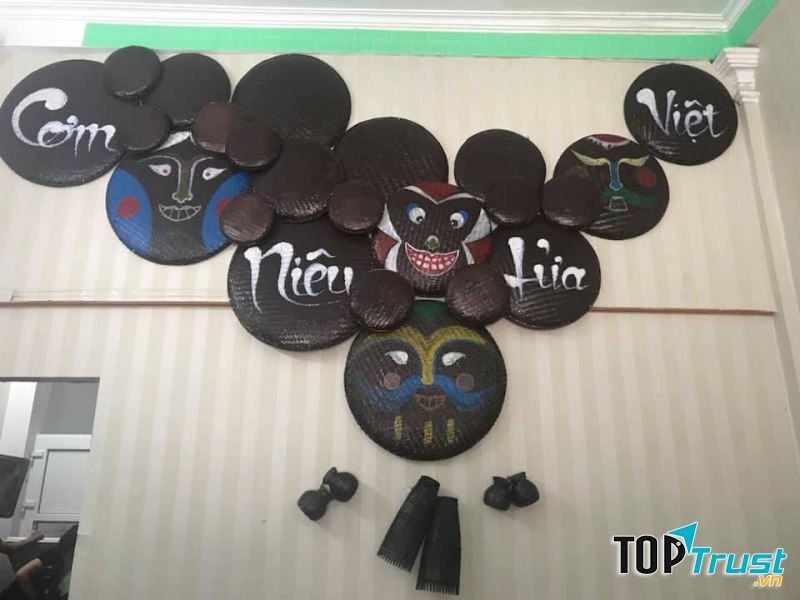 Nhà hàng trang trí gần gũi, đơn giản