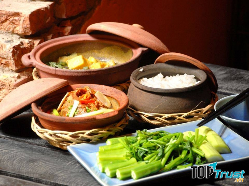 Cơm Niêu Nồi Đất – Trần Bạch Đằng