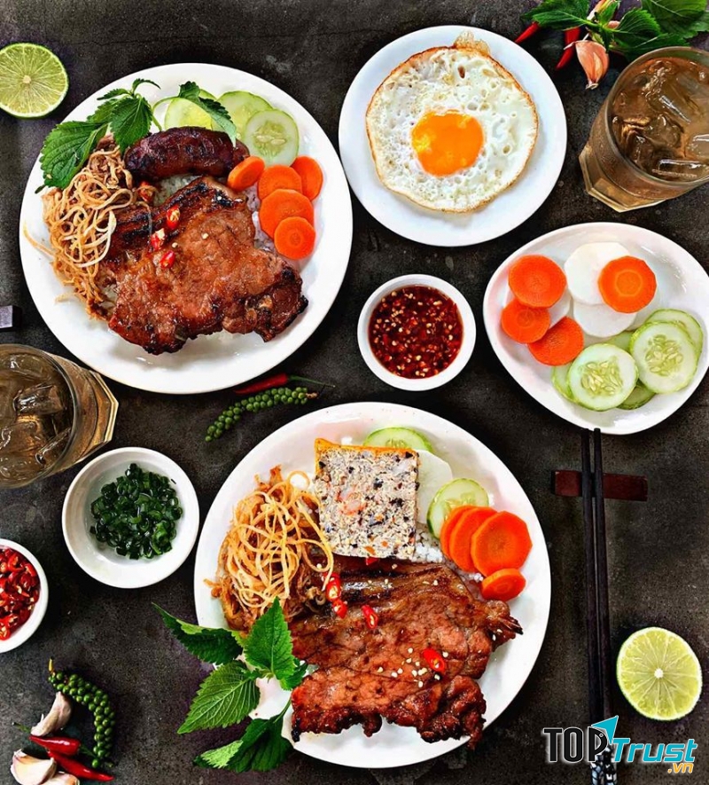 Cơm Niêu Sài Gòn