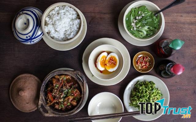 Cơm Niêu Sài Gòn