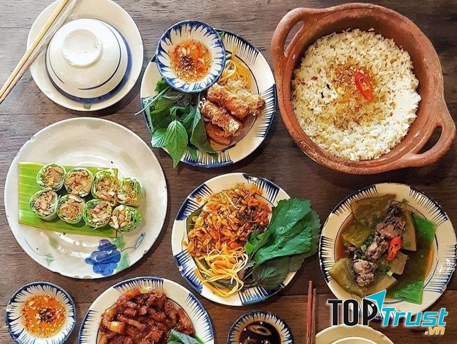 Cơm Niêu Việt Nam