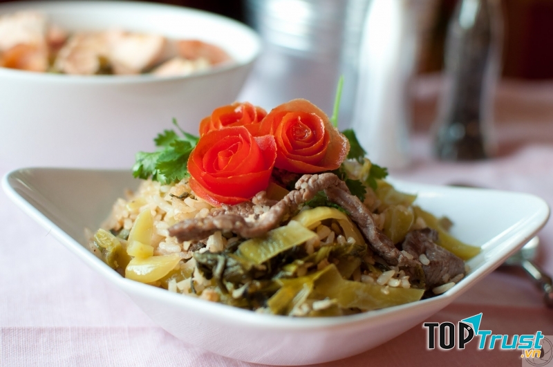 Cơm rang dưa chua.