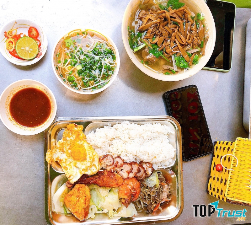 Cơm Rang Gà Quay 29 Bà Triệu