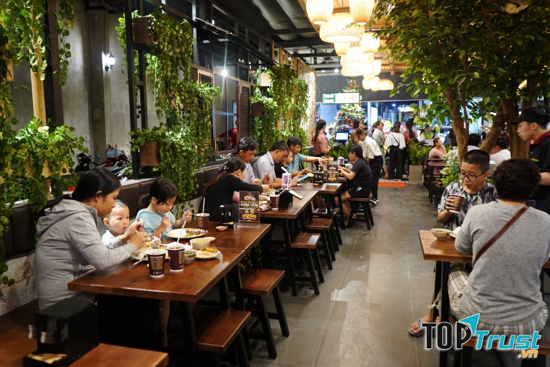 Không gian tuyệt vời tại Cơm tấm Phúc Lộc Thọ