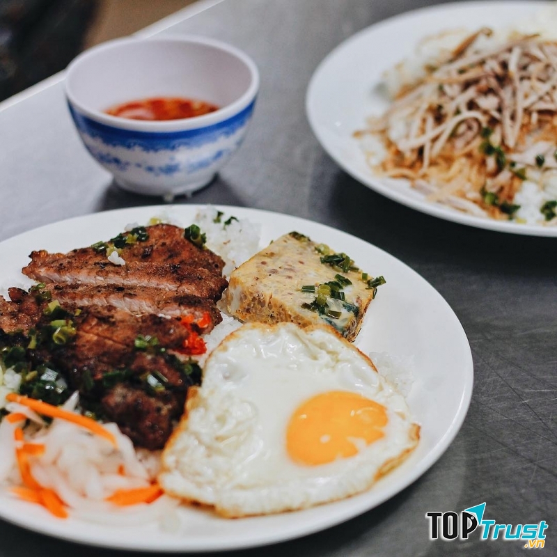 Cơm tấm Sài Gòn 676