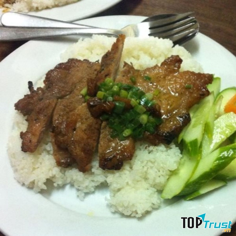 Cơm tấm sinh viên bình dân
